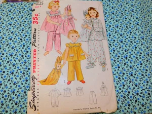 Vintage Original SIMPLICITY Pattern 4025 Girls Size 4 PAJAMAS & LAUNDRY BAG DOLL - Picture 1 of 3