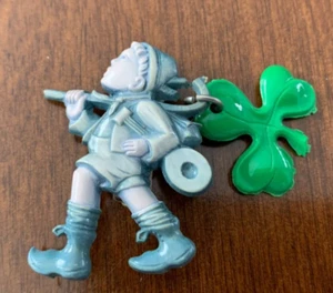 Vintage ST Patrick's Day Pin Little Boy & Clover - Picture 1 of 5