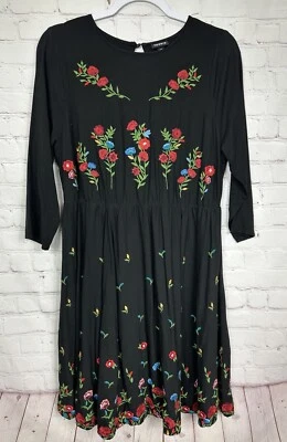 Vestido floral tórrido preto bordado Challis Skater manga 3/4 raiom tamanho 00 10 - Imagem 1 de 4