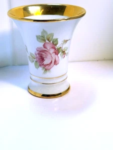 BAVARIA SCHUMANN GERMANY VASE LA VIE EN ROSE 4" EXCELLENT CONDITION GOLD TRIM - Picture 1 of 5