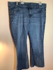Old Navy The Flirt Blue Denim Women Size 18 reg mid rise 30” inseam free ship - Picture 1 of 5