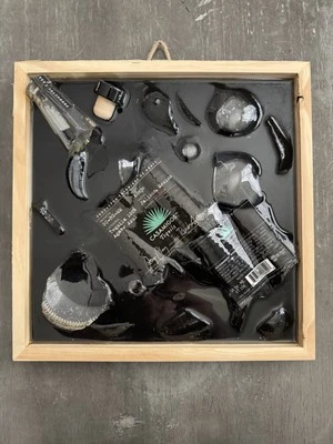 Botella de tequila de resina epoxi personalizada decoración de pared Foto 1 de 4