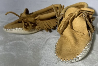 Minnetonka Baby Toddler Moccasin Booties Youth Size 6 Brown - Image 1 of 4