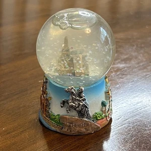Saint Petersburg Souvenir Snow Globe - Picture 1 of 7