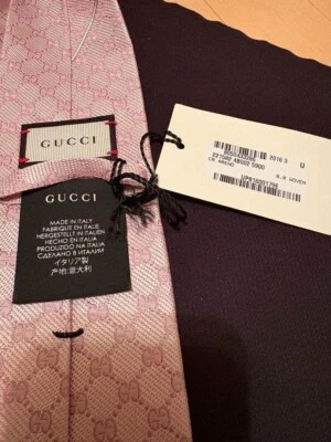 Gravata GUCCI Gravata Padrão GG Logotipo Rosa Seda Acessório Masculino Feito na Itália - Imagem 1 de 4