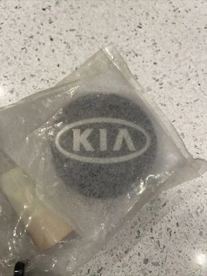 Tapa de cubo central negro Kia Rondo Sorento Rio Optima Forte 2006-2012  Foto 1 de 2