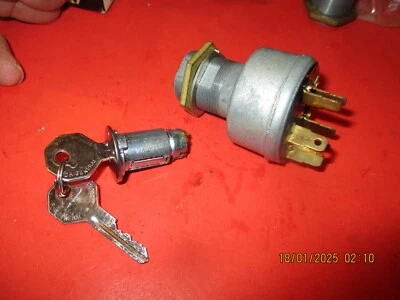 BUICK  ELECTRA-INVICTA-LESABRE-SPECIAL, SKYLARK  1961-1963 IGNITION-SWITCH & KEY - Image 1 of 3