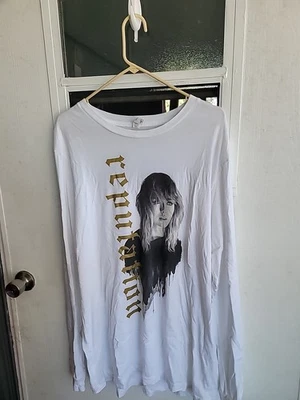 Camiseta unissex branca manga longa Taylor Swift Reputation Stadium Tour tamanho XL  - Imagem 1 de 4