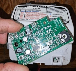 Honeywell WV8840C Water Heater Gas Control Valve Circuit BOARD. 50080196 - Picture 1 of 8