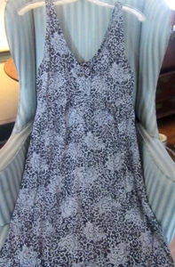 NEU MIT ETIKETT FRISCHE PRODUKTE " BATIK SPOTLIGHT KLEID" SCHMEICHELHAFTER STIL. (S) EINZELHANDEL 79 $ - Bild 1 von 4