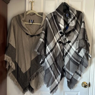 Apt. 9 DOS (2) Poncho Suéter Envolvente Negro Tostado Gris Blanco Mujeres Kimono NUEVO con Etiquetas Foto 1 de 4