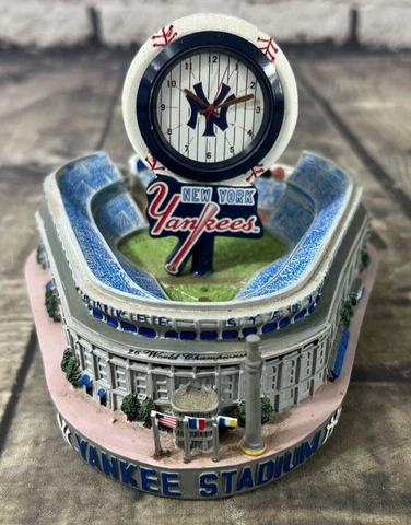 FOREVER COLLECTIBLES YANKEE STADIUM LEGENDS OF THE DIAMOND CLOCK Cover