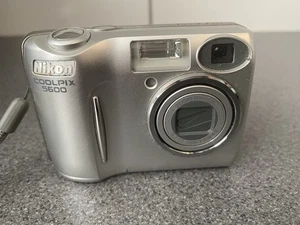NIKON COOLPIX 5600 Compact Digital Camera with Original Case Great Condition - Picture 1 of 4