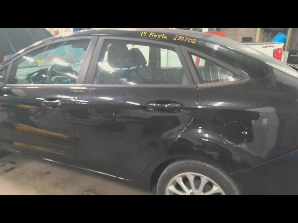 Used Rear Left Door Assembly Rear Side fits: 2014 Ford Fiesta 4 Dr Sdn electric Foto 1 de 4