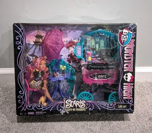 NUOVO CON SCATOLA 2012 MONSTER HIGH SCARIS CITY OF FRIGHTS CAFE CART PLAYSET 4308 NUOVO NRFB - Foto 1 di 10