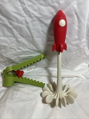 OTOTO Space Masher Patata Masher Garligator Prensa de Ajo Foto 1 de 4