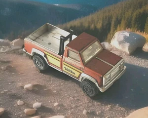 Vintage Tonka Pick-up Truck 70er Jahre Pressstahl braun/rost Überrollbügel 7 cm gebraucht - Bild 1 von 14