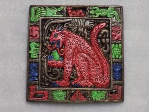 Piastrella da parete intagliata in ceramica Maya messicana creatura Dio Balam gatto - Foto 1 di 2