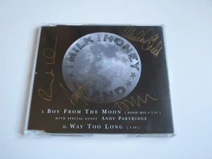 SELTENE HANDSIGNIERTE CD SINGLE - THE MILK AND HONEY BAND - BOY FROM THE MOON - Bild 1 von 4