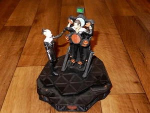 Borg Queen and Data Action figure.   A Must see and read ! - Picture 1 of 4