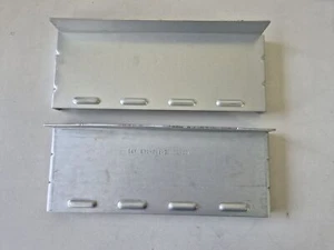 APC RACK MOUNT BRACKET KIT L+R ROHS ( 0M-816103A ) USED - Afbeelding 1 van 4
