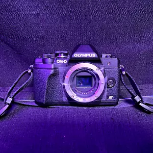 OLYMPUS OM-D E-M10 MarkIII BODY BLACK "BODY ONLY" - Picture 1 of 6