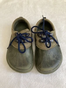 Scarpe da bambino Crocs Axle All Terrain taglia 13 verde mimetico tomaia in pelle scarpe d’anatra - Foto 1 di 9