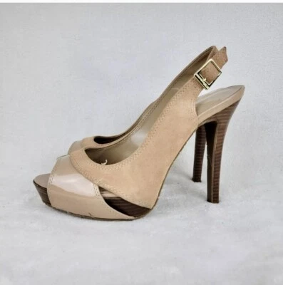 Zapatos de tacón BCBGeneration talla 7,5 B Alcoa con cordones beige usados en excelente estado peep toes  Foto 1 de 4