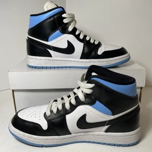 Air Jordan 1 Mid Damen weiß/schwarz University Blue Größe 6 - Bild 1 von 19