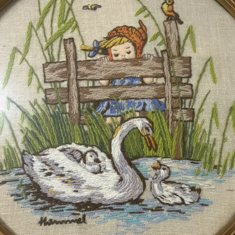 Aguja artesanal Paragon Crewel Stitchery Hummel de colección. Ronda 1977 12 pulgadas Foto 1 de 4