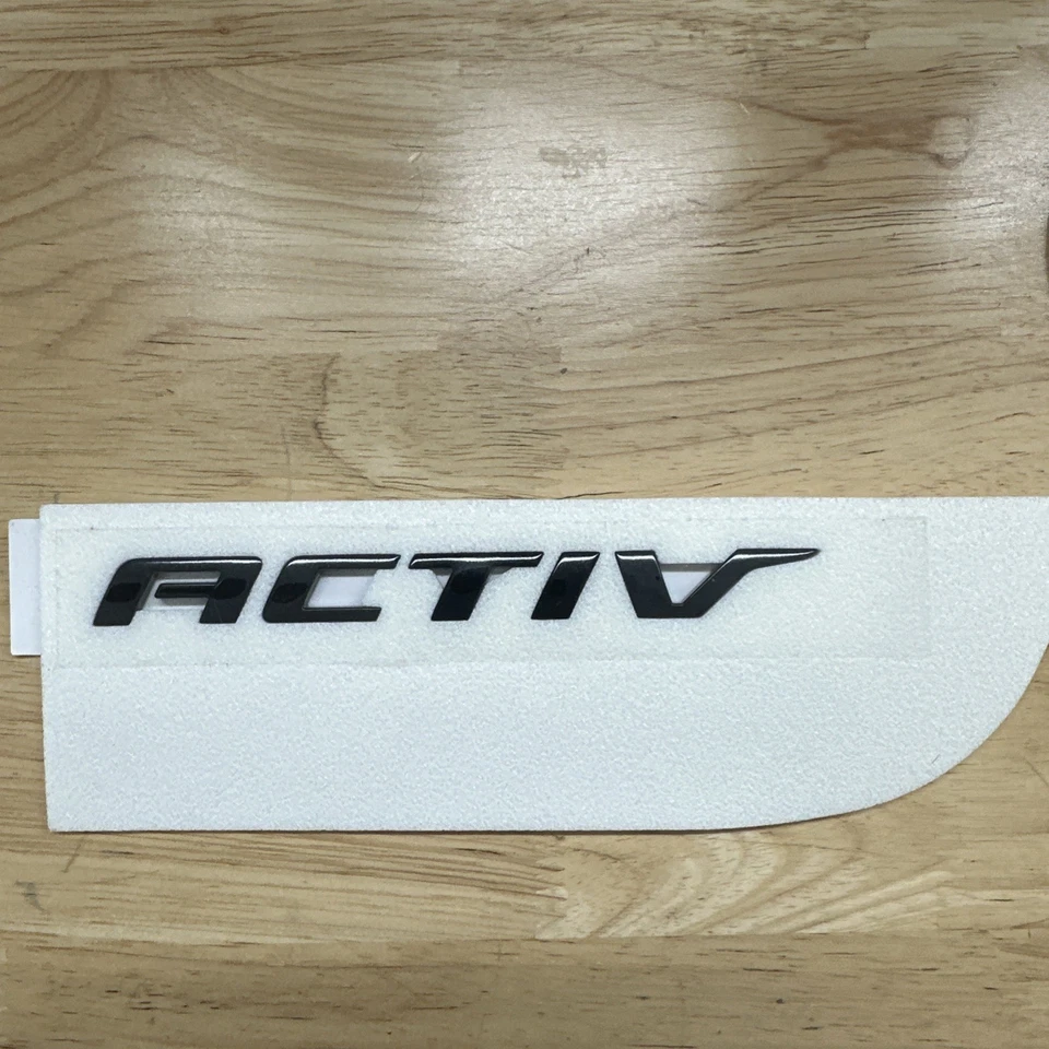 OEM P42754348 Negro 'A C T I V' Letras para Chevrolet Trailblazer 2021~2025 Foto 1 de 1
