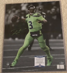 Russell Wilson Signed Seattle Seahawks 16” x 20” Color Rush Photo - Beckett COA - Picture 1 of 4