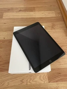 Apple iPad 9th Gen, 64GB, 10.2 inches, Wi-Fi - Gray - (Charger Included) - Bild 1 von 5