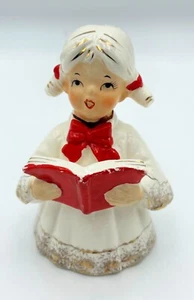 Vntg Enesco Japan Chormädchen in weißem Gewand mit rotem Liedbuch Figur Original Aufkleber - Bild 1 von 13