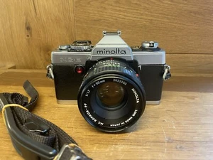 Près De Mint Minolta XG-E Caméra à Film Mc Rokkor Pf 50mm F/1.7 Lentille Japon - Picture 1 of 18
