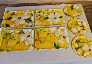 MCM gelbe Blume Fiberglas 7-teiliges Set, Vintage Mid Century Modern Untersetzer & Tabletts - Bild 1 von 8