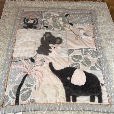 Edredón de cama para cuna Lambs & Ivy Calypso rosa, gris, dorado, animales, selva LEER Foto 1 de 4