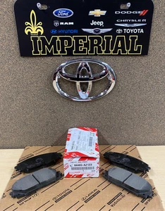Toyota Prius C 2012-2019 pastillas de freno delanteras genuinas TCMC 04465AZ323 - Imagen 1 de 3