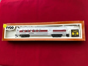 HO SCALE / TYCO / MANTUA SANTA FE DUAL BELEUCHTETER TAVERENWAGEN - Bild 1 von 6