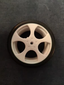 4x Kompletträder 1/10 RC Reifen auf Felge 12mm 6Kant fahrfert RTR Weiß Golf GTI - Bild 1 von 3