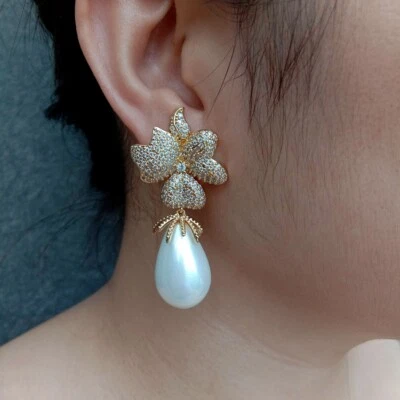 Aretes de perlas concha de mar blanco en forma de lágrima circonita cúbica flor pavé joyería Foto 1 de 4
