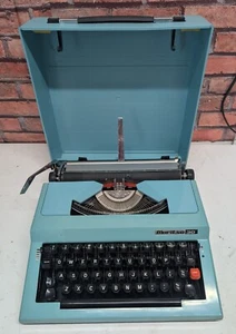 Maritsa 30 Typewriter in Teal - With case - Bulgarian Made - Picture 1 of 9