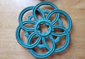 Vintage Teal Cast Iron Trivet 6.25" Round Floral Pattern Rustic Kitchen Decor - Picture 1 of 5