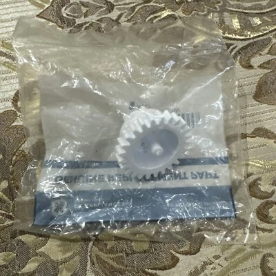 NUEVO OEM GE Frigorífico ENGRANAJE CAJÓN INFERIOR IZQUIERDO WR02X13630 Genuino Foto 1 de 3