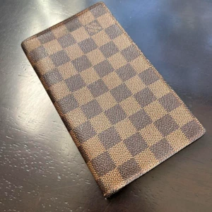 Auténtica cubierta de pasaporte de lona Damier Level marrón Louis Vuitton - Imagen 1 de 5