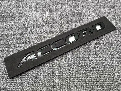 INSIGNIA EMBLEMA TRASERO NEGRO BRILLANTE ACORDE ESTILO GENUINO 10ª GENERACIÓN ACUERDO CV 2018-2024 Foto 1 de 4