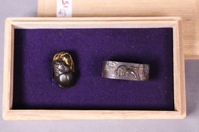 Antigua pieza de arte coleccionable con motivo de caballo japonés Fuchi Tsuba en caja Foto 1 de 4