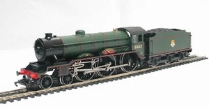 Hornby R2532 BR 4-6-0 Arsenal 61648 Class B17/4 Steam Locomotive NEW - Picture 1 of 9