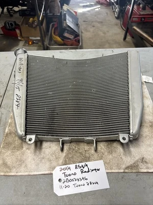 Aprilia Tuono RSV4 原始设备制造商散热器 2B0038346 库存 2011-2020 — 第 1/4 张图片