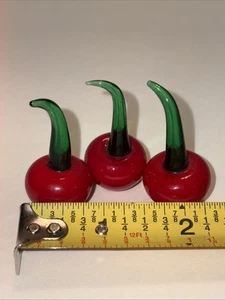 Juego de 3 cerezas rojas sintéticas sopladas a mano de cristal de Murano decoración redonda seminuevas - Imagen 1 de 6